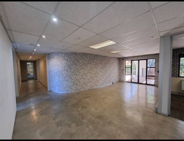 2,191M² OFFICE FOR SALE IN HYDE PARK